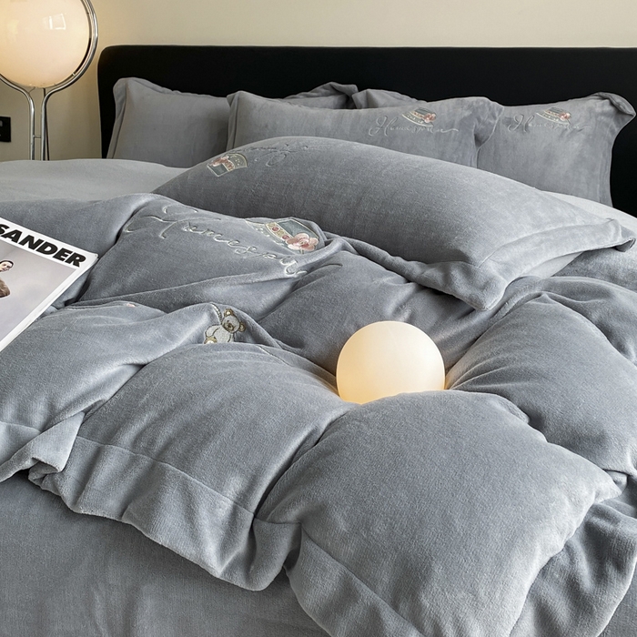 91家纺网 家纺一手货源 找家纺 丝印良品 2025新款秋冬加厚公主日记牛奶绒四件套 高级灰