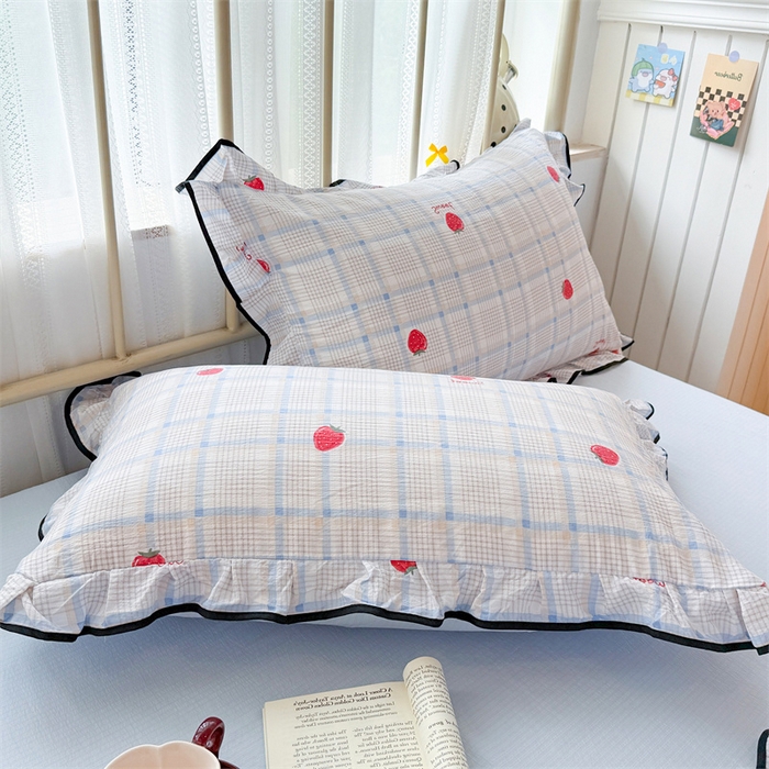 91家纺网 家纺一手货源 找家纺 森璐家纺 2025新款云感皱皱双层纱黑色包边四件套 黑边-格子草莓