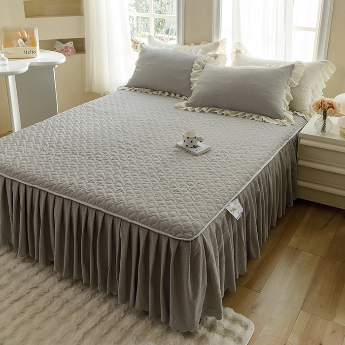 91家纺网 家纺一手货源 找家纺 丝印良品 2025新款四季款夹棉泡泡纱床裙床笠被套四件套系列 浅灰