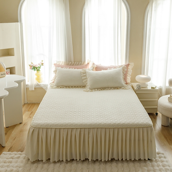 91家纺网 家纺一手货源 找家纺 丝印良品 2025新款四季款夹棉泡泡纱床裙床笠被套四件套系列 米白