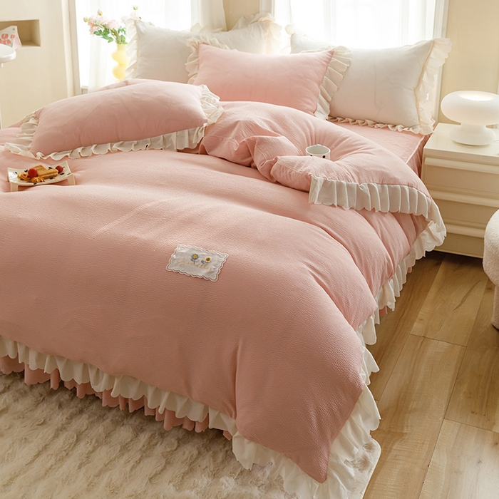 91家纺网 家纺一手货源 找家纺 丝印良品 2025新款四季款夹棉泡泡纱床裙床笠被套四件套系列 玉色