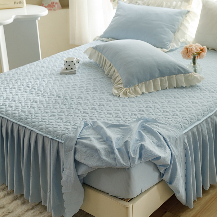 91家纺网 家纺一手货源 找家纺 丝印良品 2025新款四季款夹棉泡泡纱床裙床笠被套四件套系列 慕蓝