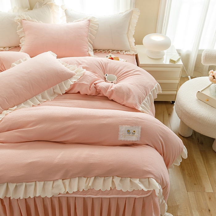 91家纺网 家纺一手货源 找家纺 丝印良品 2025新款四季款夹棉泡泡纱床裙床笠被套四件套系列 玉色