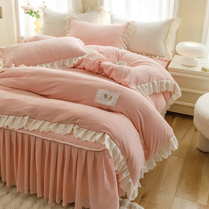 91家纺网 家纺一手货源 找家纺 丝印良品 2025新款四季款夹棉泡泡纱床裙床笠被套四件套系列 玉色