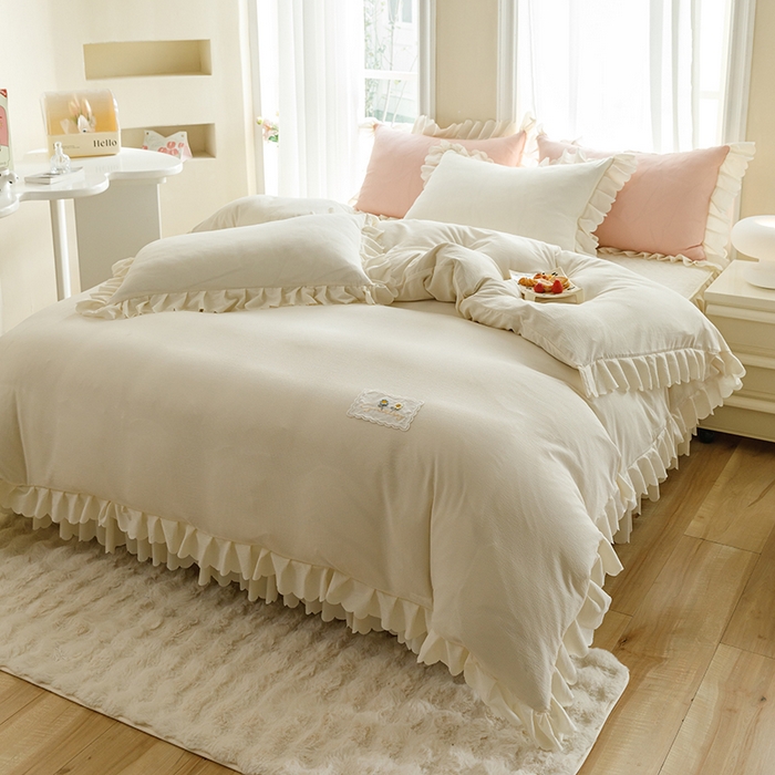 91家纺网 家纺一手货源 找家纺 丝印良品 2025新款四季款夹棉泡泡纱床裙床笠被套四件套系列 米白