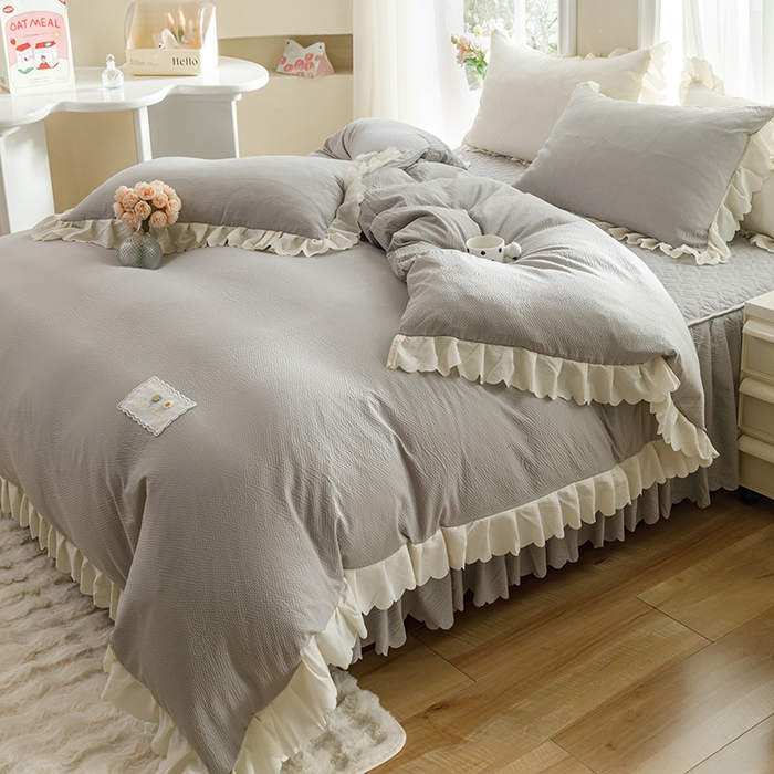 91家纺网 家纺一手货源 找家纺 丝印良品 2025新款四季款夹棉泡泡纱床裙床笠被套四件套系列 浅灰