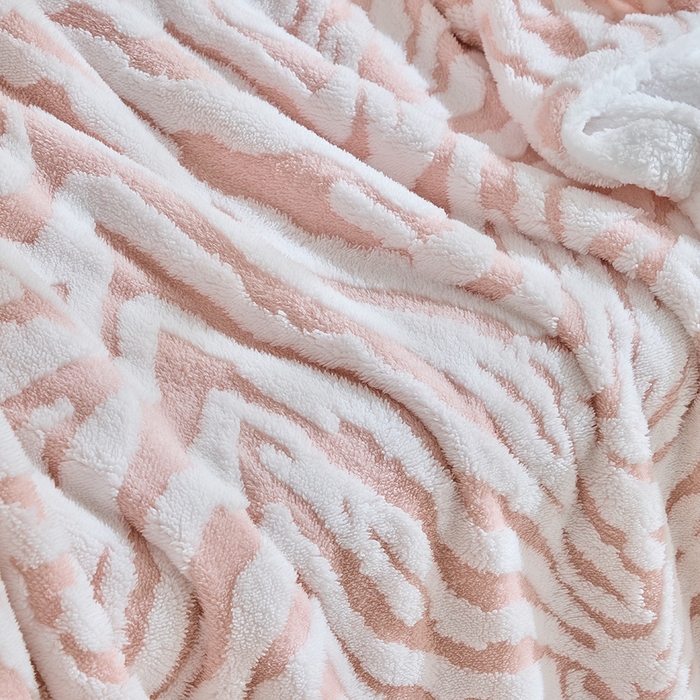 91家纺网 家纺一手货源 找家纺 缘生活 2025新款阳离子斑马纹羊羔绒毛毯 斑马纹绒毛毯-粉色