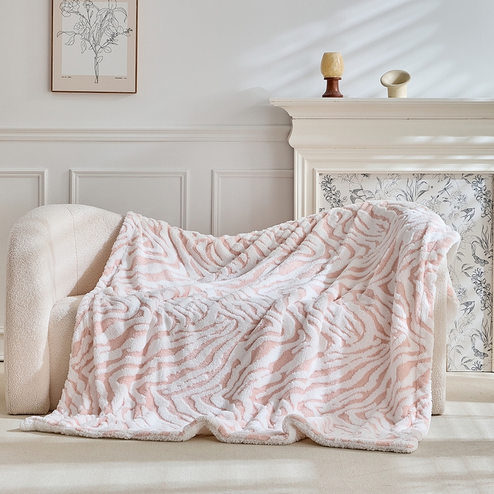 91家纺网 家纺一手货源 找家纺 缘生活 2025新款阳离子斑马纹羊羔绒毛毯 斑马纹绒毛毯-粉色