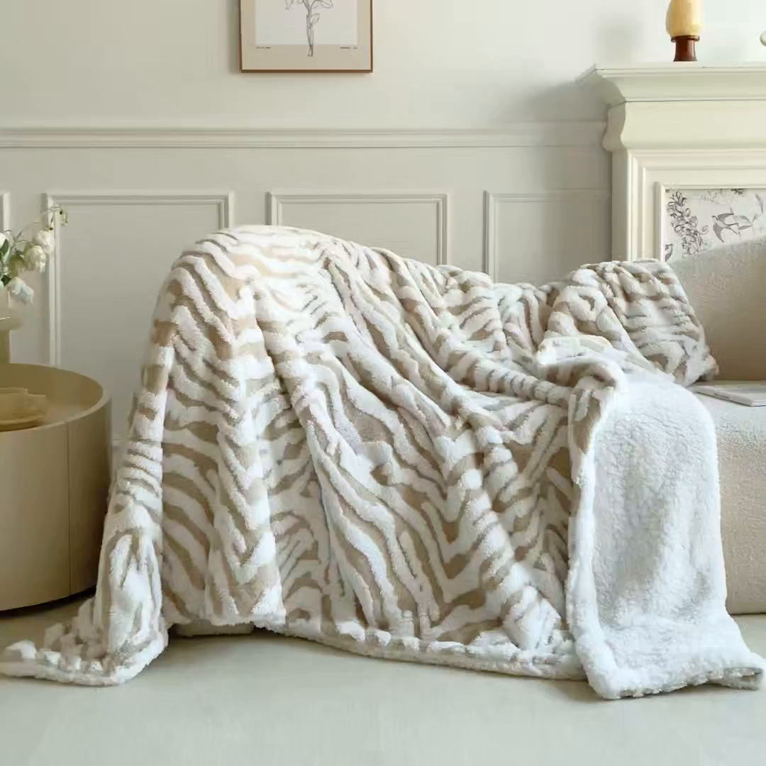 91家纺网 家纺一手货源 找家纺 缘生活 2025新款阳离子斑马纹羊羔绒毛毯 斑马纹绒毛毯-卡其