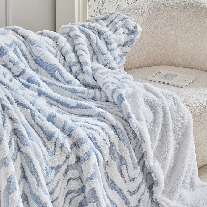 91家纺网 家纺一手货源 找家纺 缘生活 2025新款阳离子斑马纹羊羔绒毛毯 斑马纹绒毛毯-蓝色