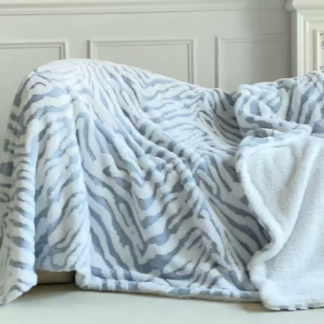 91家纺网 家纺一手货源 找家纺 缘生活 2025新款阳离子斑马纹羊羔绒毛毯 斑马纹绒毛毯-蓝色
