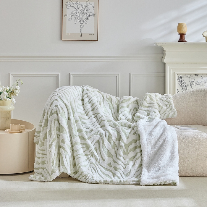 91家纺网 家纺一手货源 找家纺 缘生活 2025新款阳离子斑马纹羊羔绒毛毯 斑马纹绒毛毯-绿色