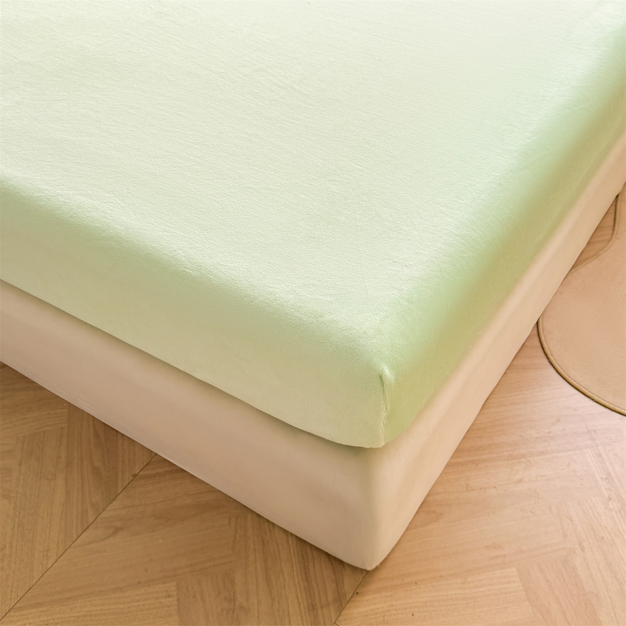 91家纺网 家纺一手货源 找家纺 （总）雯豆家纺 2025新款单层高克重牛奶绒纯色床笠素色床垫保护套