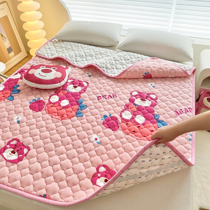 91家纺网 家纺一手货源 找家纺 索弗莱家纺 2025新款全消光牛奶绒床垫可水洗机洗床护垫 可爱熊