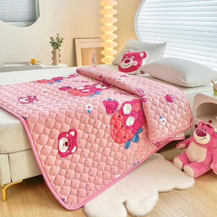 91家纺网 家纺一手货源 找家纺 索弗莱家纺 2025新款全消光牛奶绒床垫可水洗机洗床护垫 可爱熊