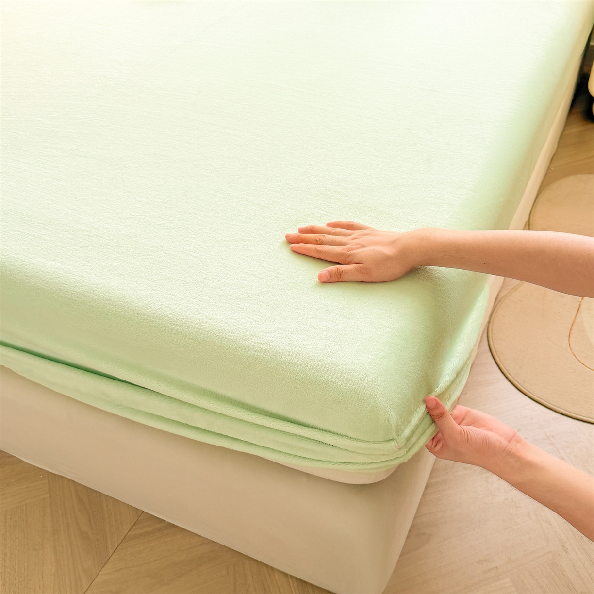 91家纺网 家纺一手货源 找家纺 （总）雯豆家纺 2025新款单层高克重牛奶绒纯色床笠素色床垫保护套