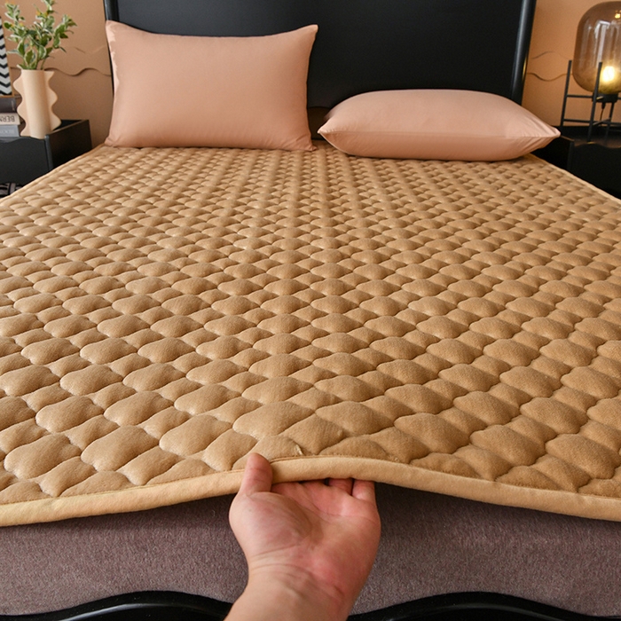 91家纺网 家纺一手货源 找家纺 索弗莱家纺 2025新款全消光牛奶绒床垫可水洗机洗床护垫 驼色