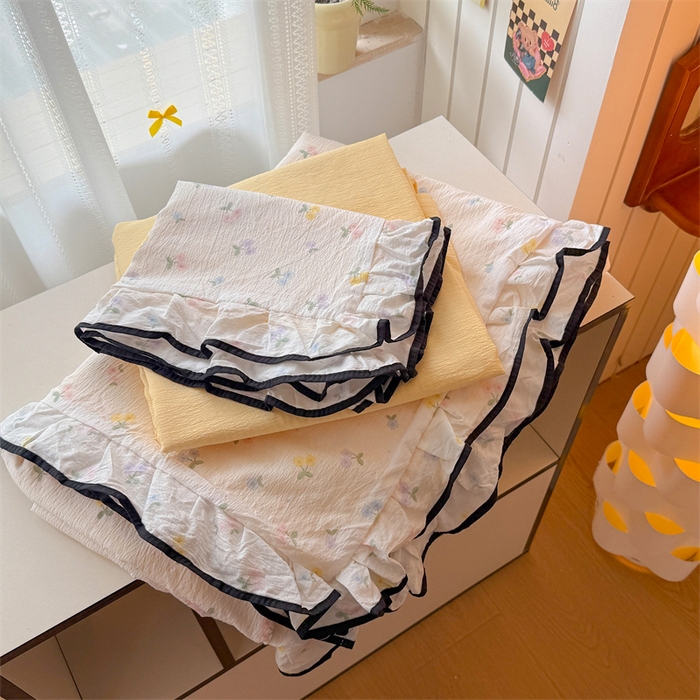 91家纺网 家纺一手货源 找家纺 森璐家纺 2025新款云感皱皱双层纱黑色包边四件套 黑边-樱桃小花