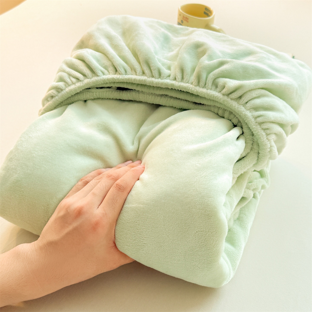 91家纺网 家纺一手货源 找家纺 （总）雯豆家纺 2025新款单层高克重牛奶绒纯色床笠素色床垫保护套