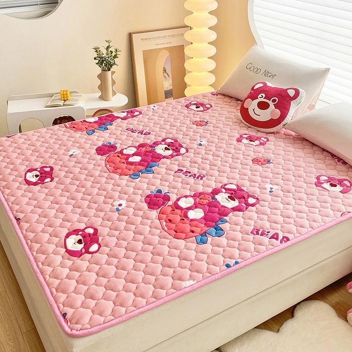 91家纺网 家纺一手货源 找家纺 索弗莱家纺 2025新款全消光牛奶绒床垫可水洗机洗床护垫 可爱熊