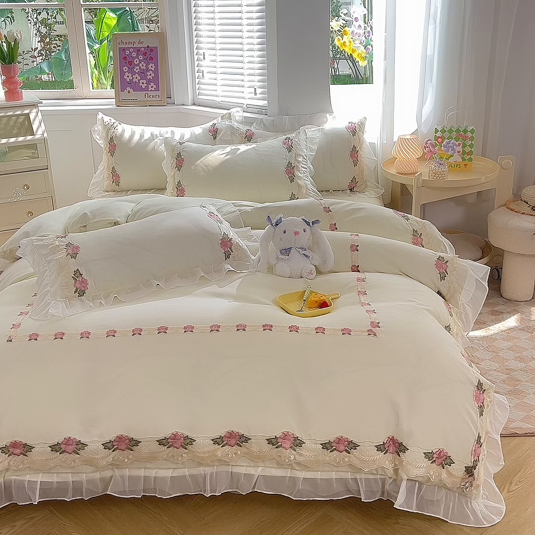 91家纺网 家纺一手货源 找家纺 后庭寝室 2025新款韩版雪纺磨毛蕾丝纯色床裙四件套-遇见公主 遇见公主-米色