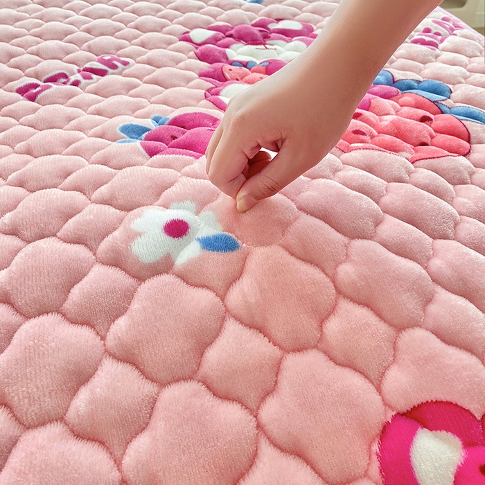 91家纺网 家纺一手货源 找家纺 索弗莱家纺 2025新款全消光牛奶绒床垫可水洗机洗床护垫 可爱熊