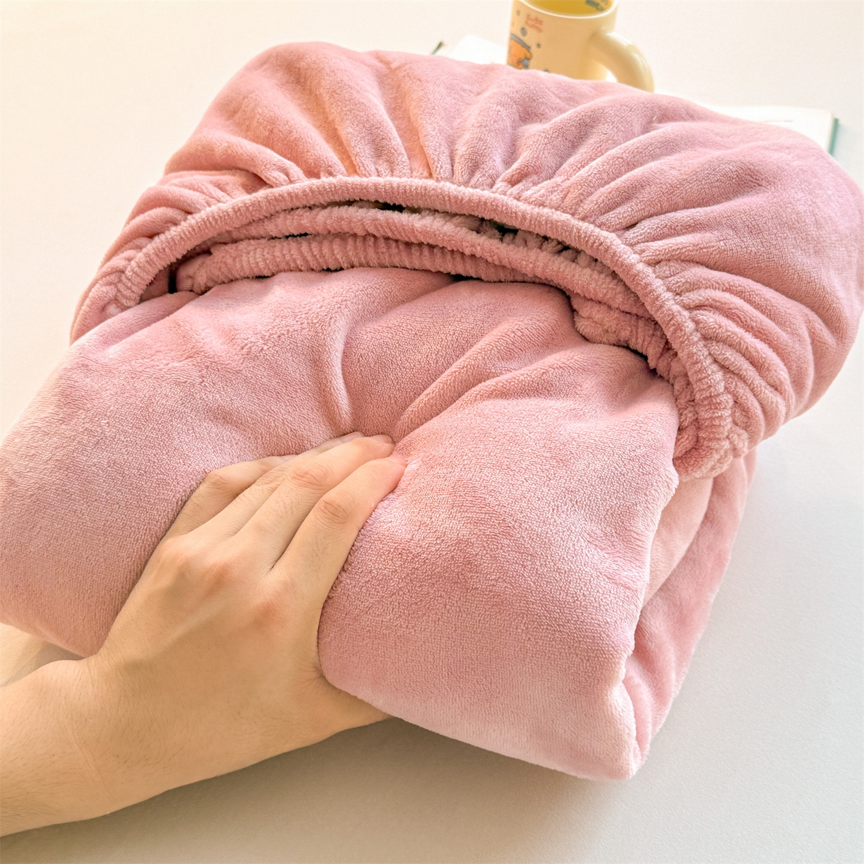 91家纺网 家纺一手货源 找家纺 （总）雯豆家纺 2025新款单层高克重牛奶绒纯色床笠素色床垫保护套