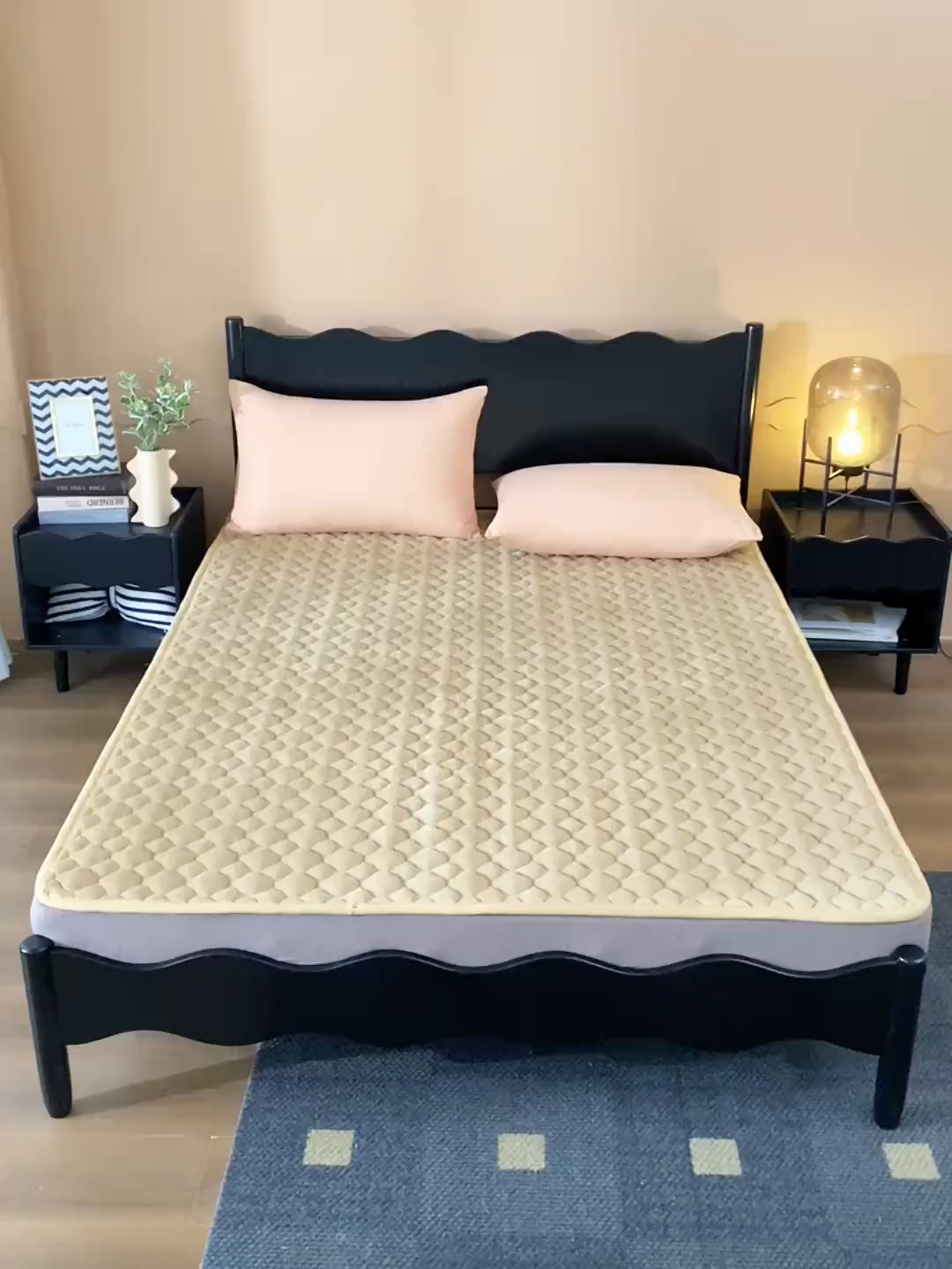 91家纺网 家纺一手货源 找家纺 索弗莱家纺 2025新款全消光牛奶绒床垫可水洗机洗床护垫 驼色