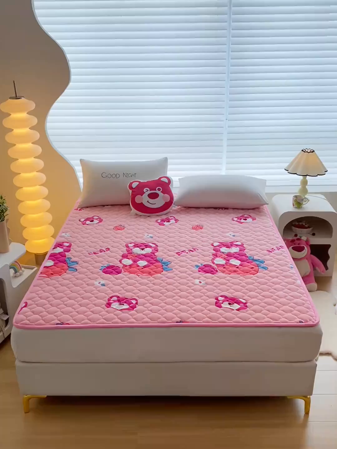 91家纺网 家纺一手货源 找家纺 索弗莱家纺 2025新款全消光牛奶绒床垫可水洗机洗床护垫 可爱熊