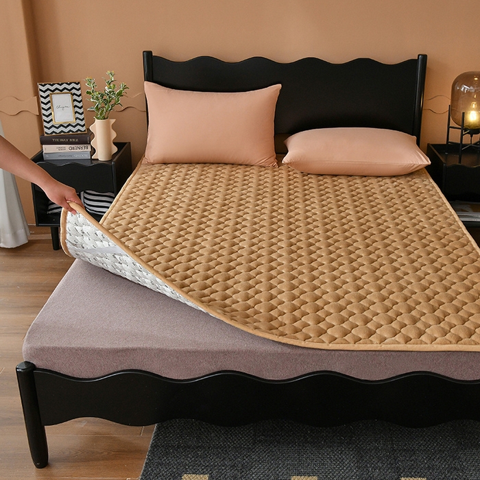 91家纺网 家纺一手货源 找家纺 索弗莱家纺 2025新款全消光牛奶绒床垫可水洗机洗床护垫 驼色