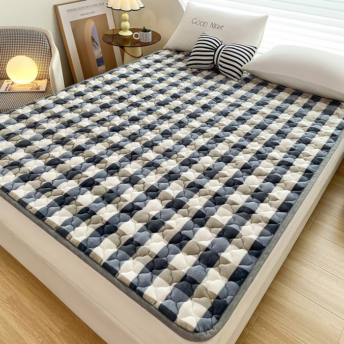 91家纺网 家纺一手货源 找家纺 索弗莱家纺 2025新款全消光牛奶绒床垫可水洗机洗床护垫 灰白格