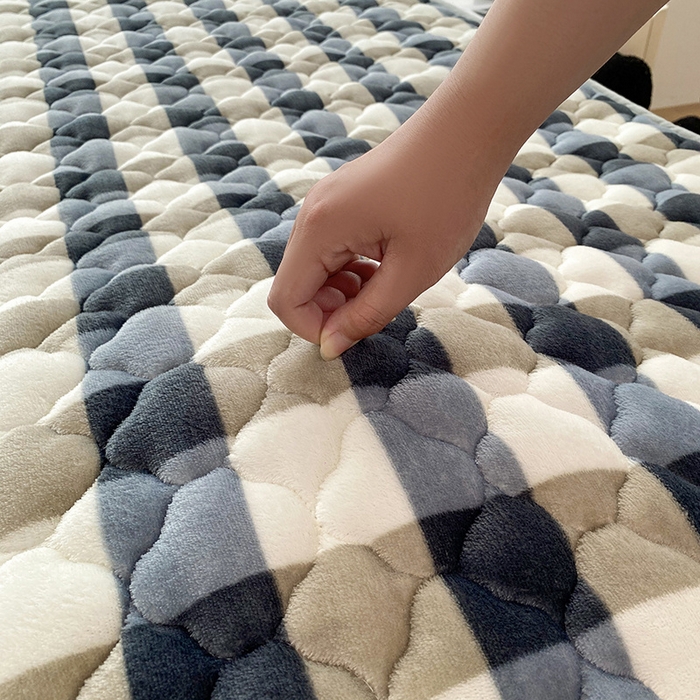 91家纺网 家纺一手货源 找家纺 索弗莱家纺 2025新款全消光牛奶绒床垫可水洗机洗床护垫 灰白格