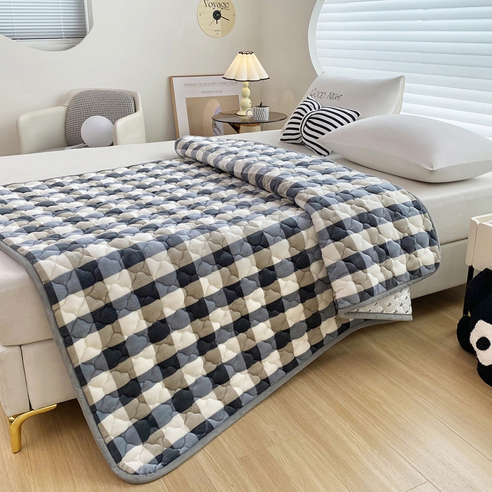 91家纺网 家纺一手货源 找家纺 索弗莱家纺 2025新款全消光牛奶绒床垫可水洗机洗床护垫 灰白格