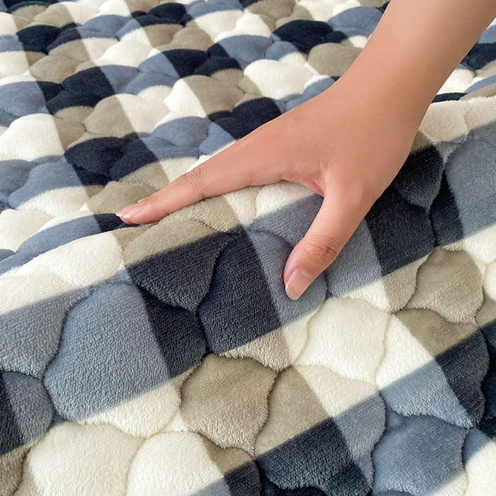 91家纺网 家纺一手货源 找家纺 索弗莱家纺 2025新款全消光牛奶绒床垫可水洗机洗床护垫 灰白格