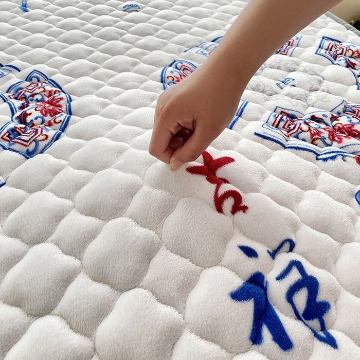 91家纺网 家纺一手货源 找家纺 索弗莱家纺 2025新款全消光牛奶绒床垫可水洗机洗床护垫 吉祥