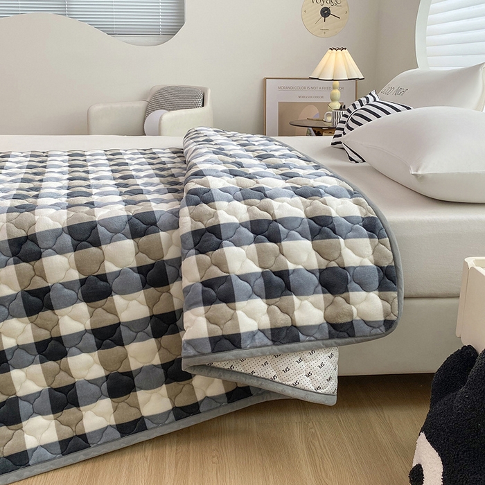 91家纺网 家纺一手货源 找家纺 索弗莱家纺 2025新款全消光牛奶绒床垫可水洗机洗床护垫 灰白格