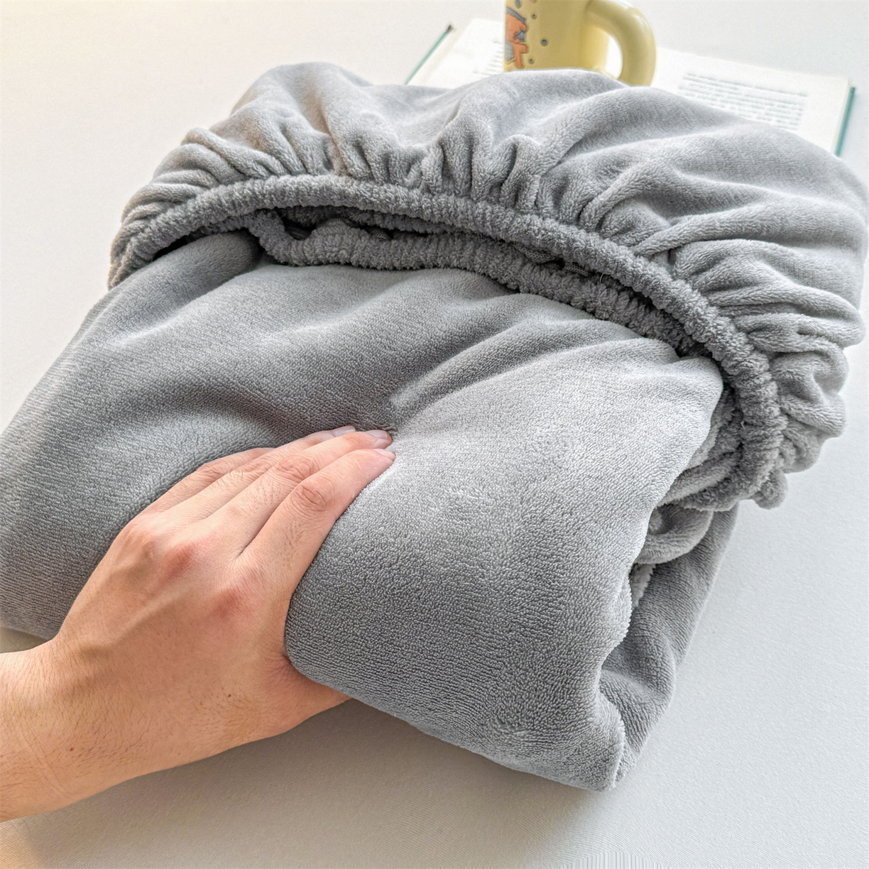 91家纺网 家纺一手货源 找家纺 （总）雯豆家纺 2025新款单层高克重牛奶绒纯色床笠素色床垫保护套