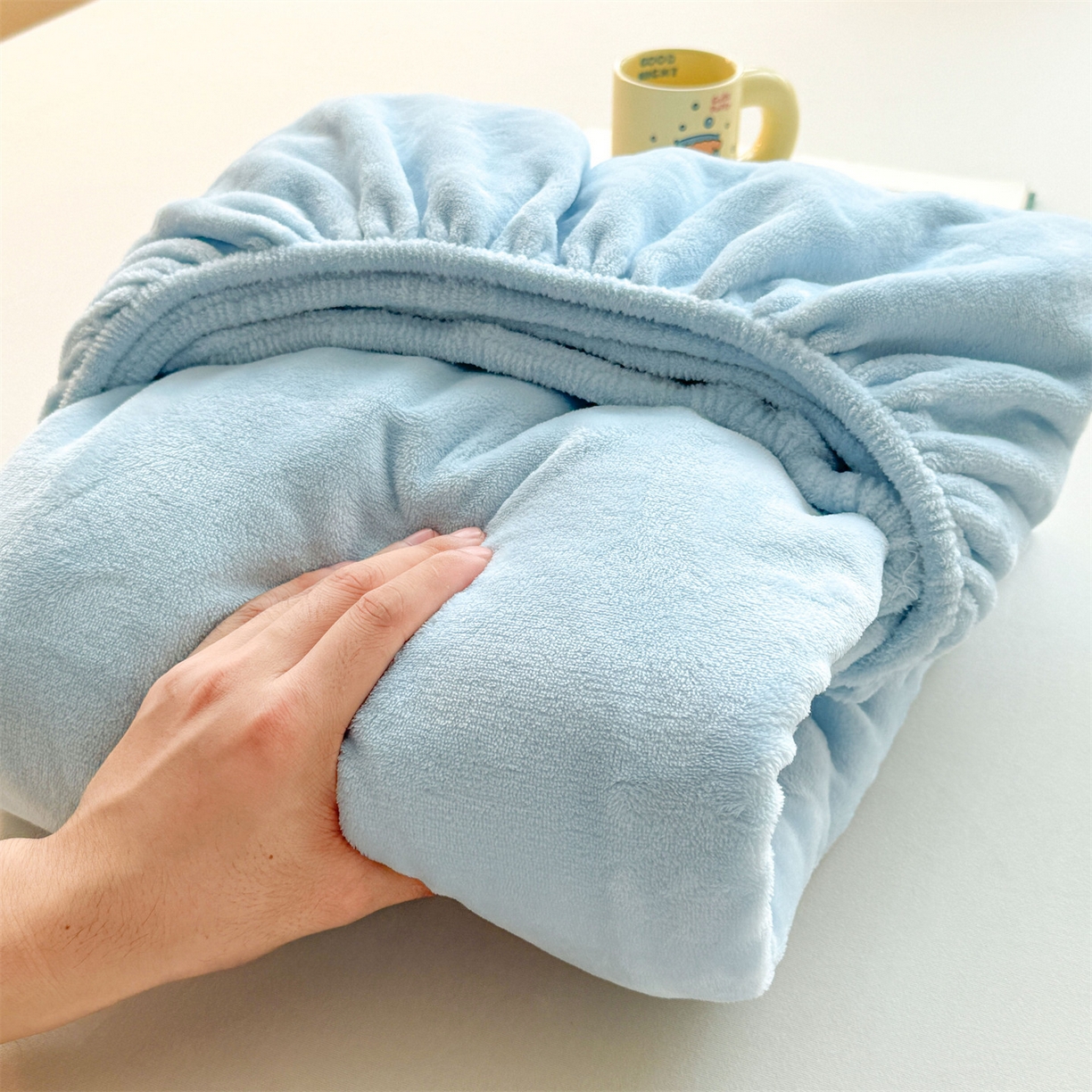 91家纺网 家纺一手货源 找家纺 （总）雯豆家纺 2025新款单层高克重牛奶绒纯色床笠素色床垫保护套