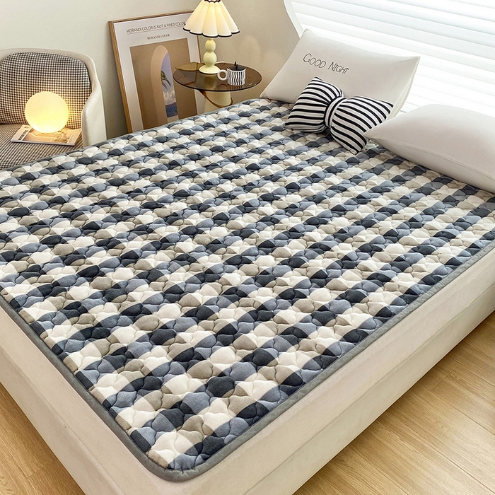 91家纺网 家纺一手货源 找家纺 索弗莱家纺 2025新款全消光牛奶绒床垫可水洗机洗床护垫 灰白格