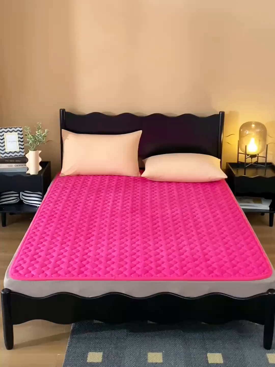 91家纺网 家纺一手货源 找家纺 索弗莱家纺 2025新款全消光牛奶绒床垫可水洗机洗床护垫 玫红