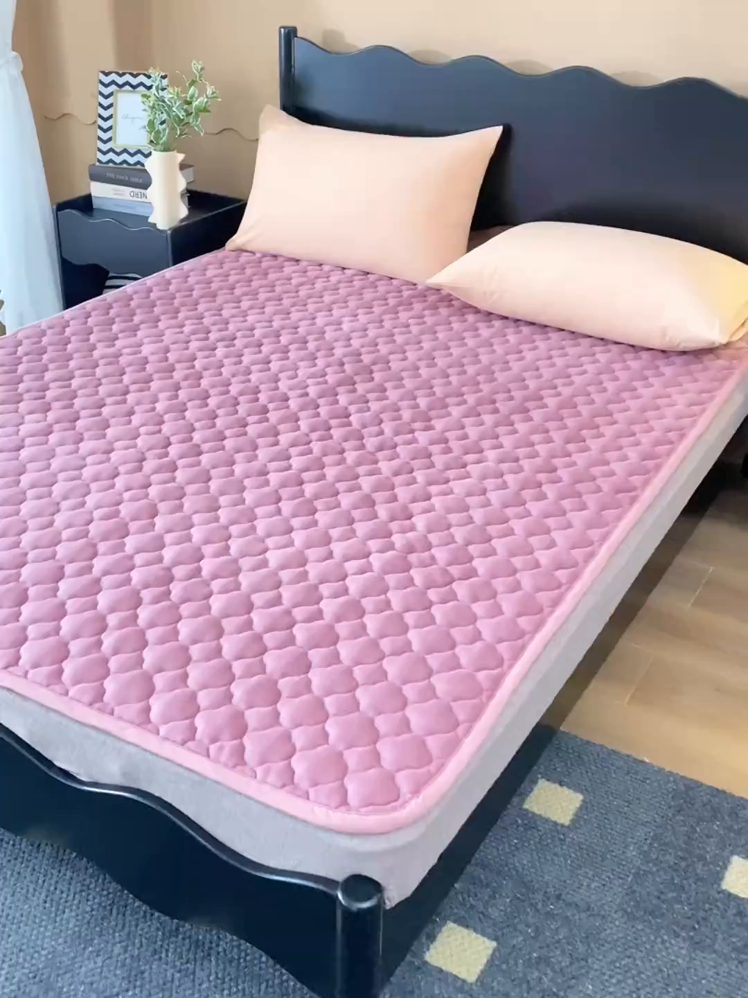 91家纺网 家纺一手货源 找家纺 索弗莱家纺 2025新款全消光牛奶绒床垫可水洗机洗床护垫 豆沙