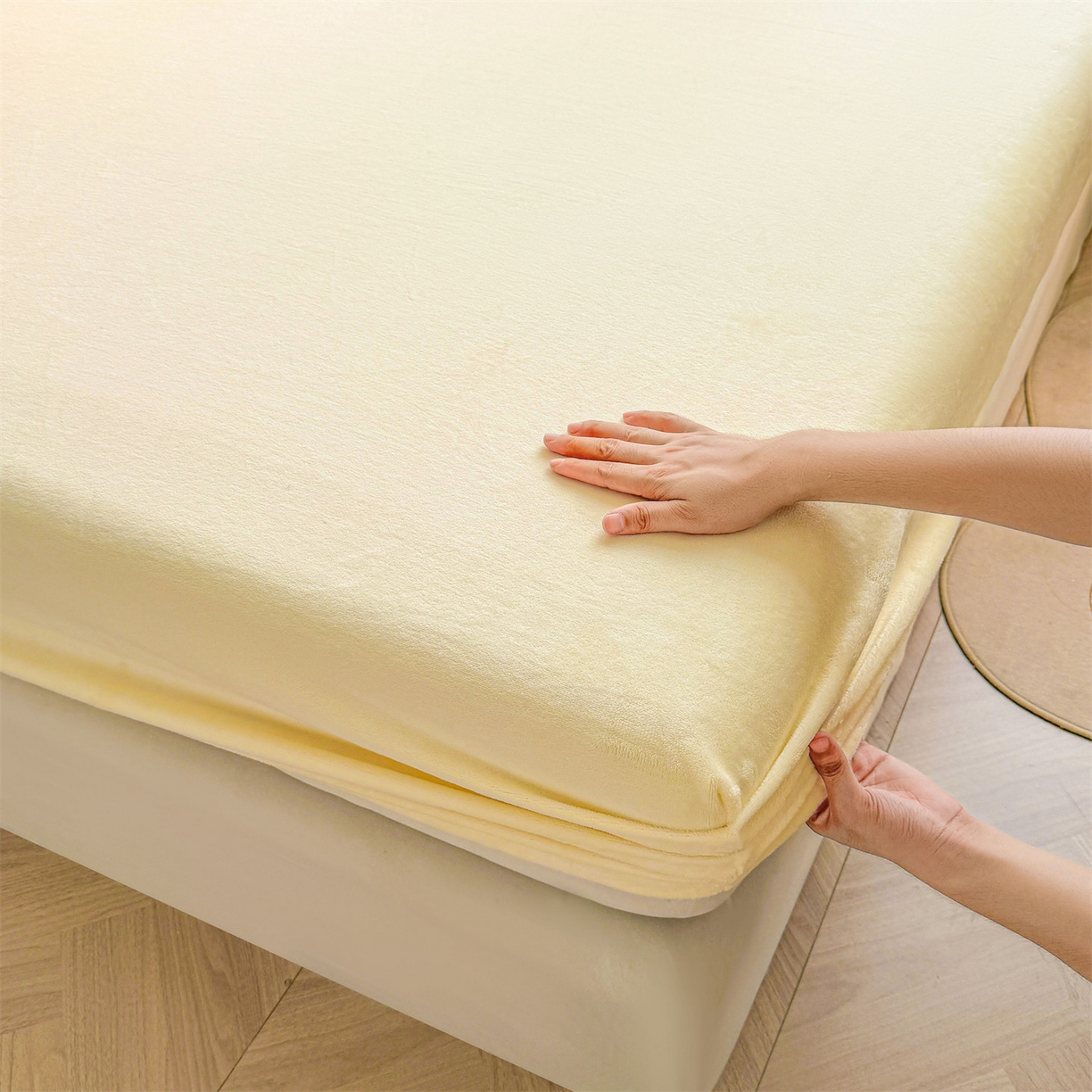 91家纺网 家纺一手货源 找家纺 雯豆家纺 2025新款单层高克重牛奶绒纯色床笠素色床垫保护套 牛奶绒单层床笠-点黄