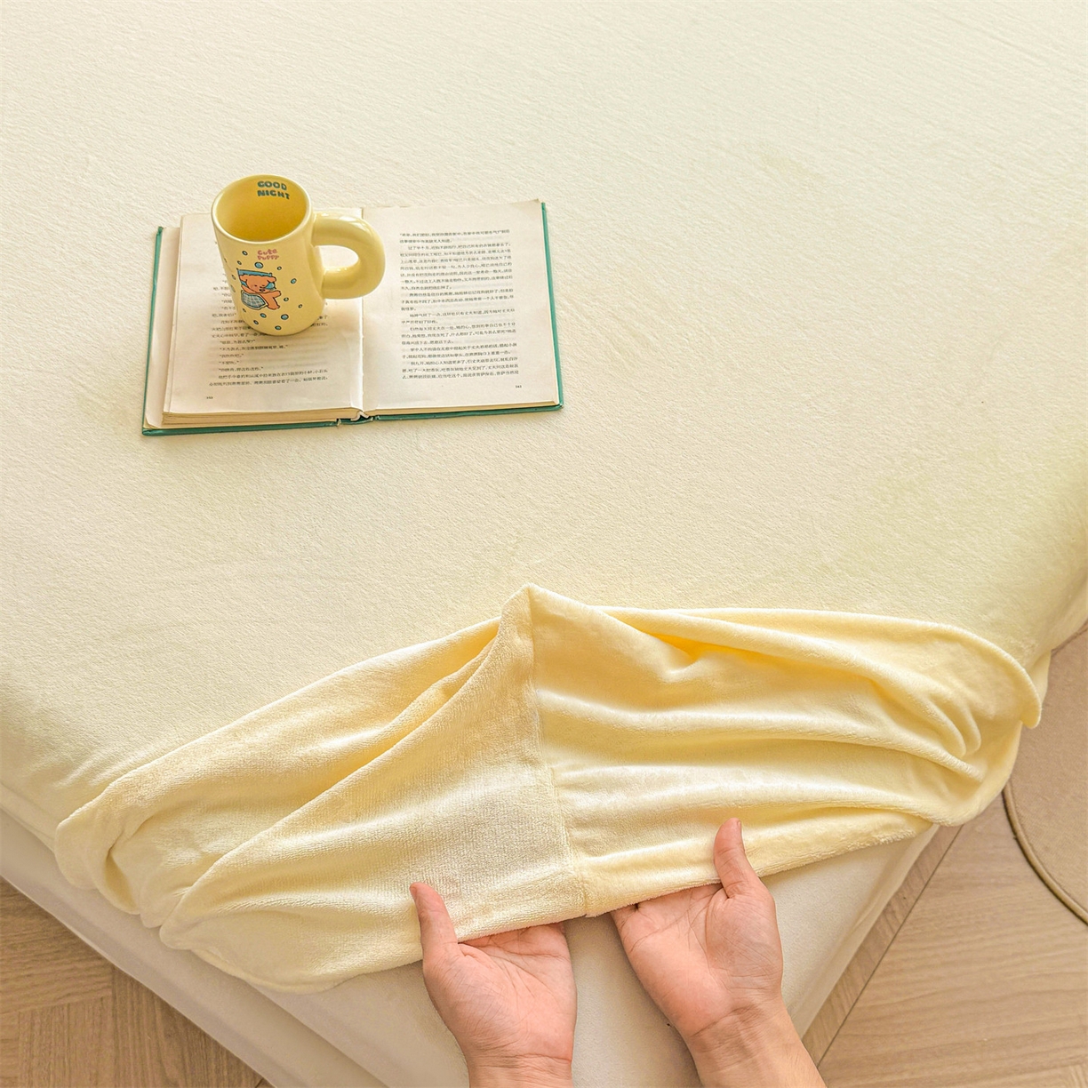 91家纺网 家纺一手货源 找家纺 雯豆家纺 2025新款单层高克重牛奶绒纯色床笠素色床垫保护套 牛奶绒单层床笠-点黄