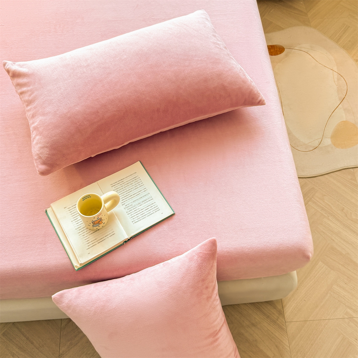 91家纺网 家纺一手货源 找家纺 雯豆家纺 2025新款单层高克重牛奶绒纯色床笠素色床垫保护套 牛奶绒单层床笠-格调粉