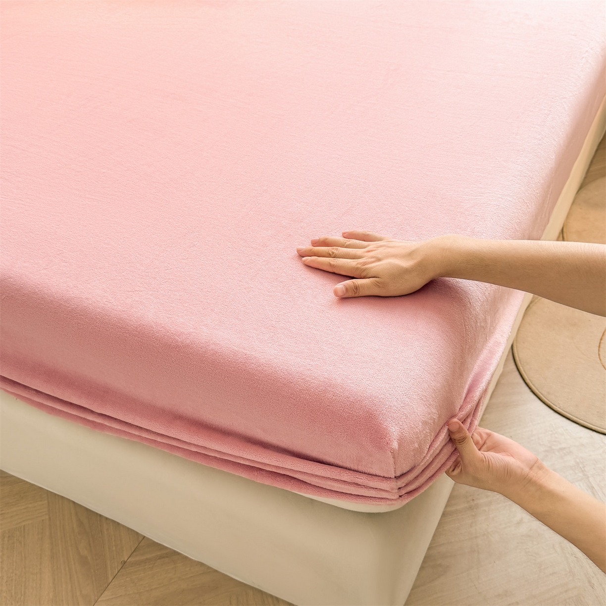 91家纺网 家纺一手货源 找家纺 雯豆家纺 2025新款单层高克重牛奶绒纯色床笠素色床垫保护套 牛奶绒单层床笠-格调粉