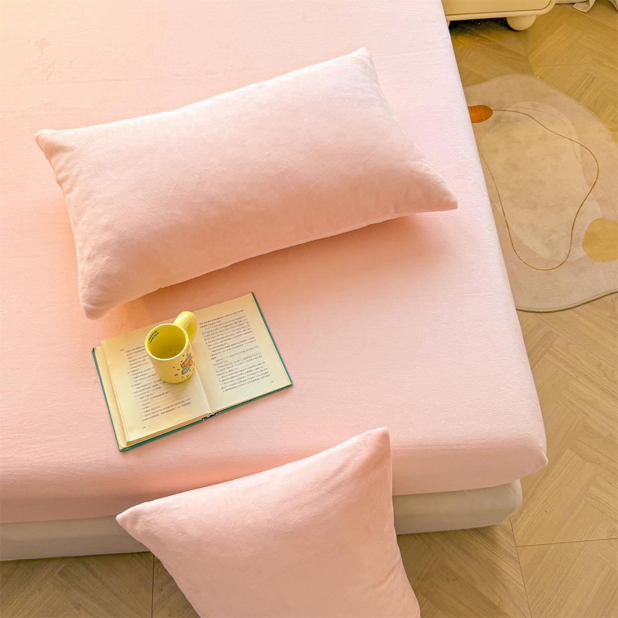 91家纺网 家纺一手货源 找家纺 雯豆家纺 2025新款单层高克重牛奶绒纯色床笠素色床垫保护套 牛奶绒单层床笠-嫩粉