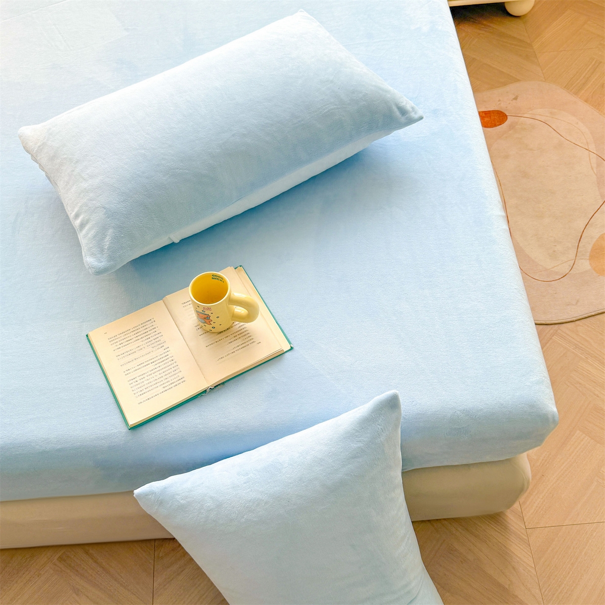 91家纺网 家纺一手货源 找家纺 雯豆家纺 2025新款单层高克重牛奶绒纯色床笠素色床垫保护套 牛奶绒单层床笠-天蓝