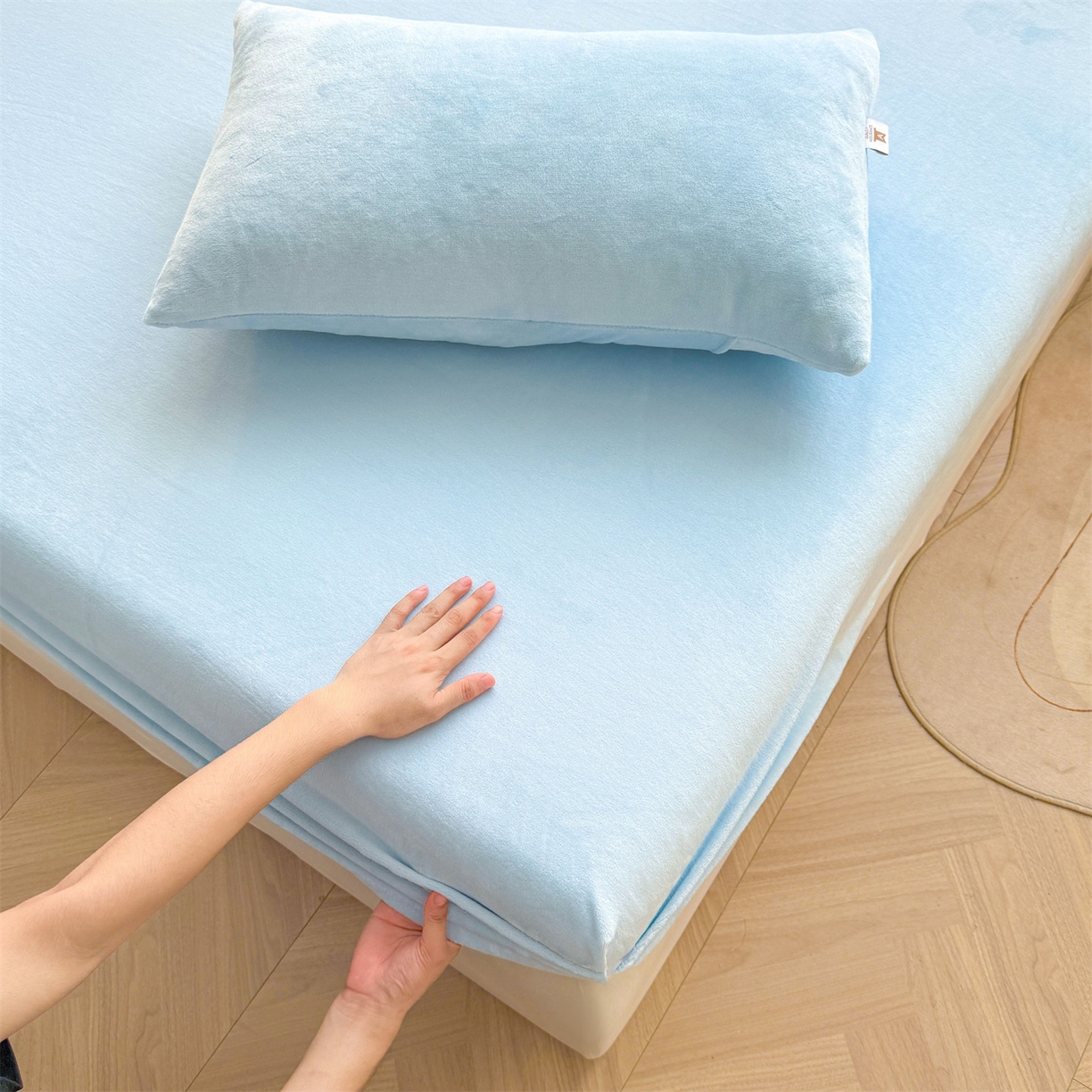 91家纺网 家纺一手货源 找家纺 雯豆家纺 2025新款单层高克重牛奶绒纯色床笠素色床垫保护套 牛奶绒单层床笠-天蓝