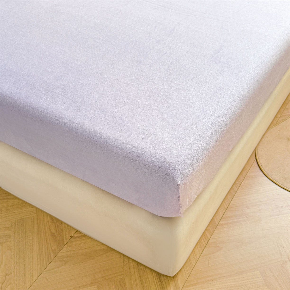 91家纺网 家纺一手货源 找家纺 雯豆家纺 2025新款单层高克重牛奶绒纯色床笠素色床垫保护套 牛奶绒单层床笠-雪青