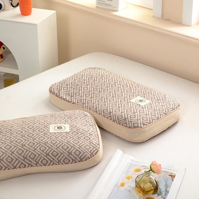 91家纺网 家纺一手货源 找家纺 梓依家纺 2025新款立体边款荞麦枕枕头枕芯 幸运草-褐色